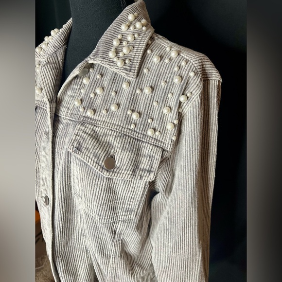 🤩 NEW ITEM! Limelush Gray Women’s Denim Jacket w/ Pearl Accents - Picture 6 of 8